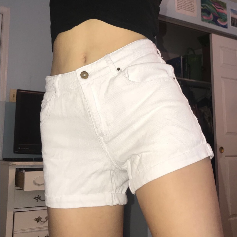 WHITE DENIM SHORTS